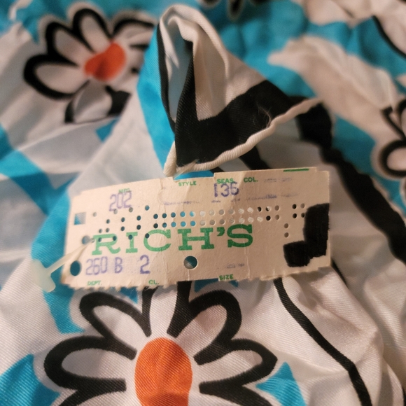 Vintage 20" Square Scarf Crazy Daisy, Hand Rolled - Picture 5 of 6